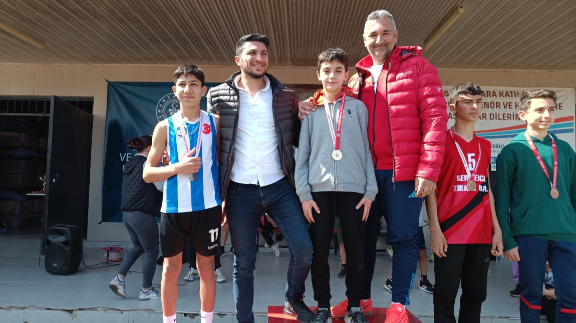  Aydın Kardeşköy Atletizm pistinde düzenlenen Okul sporlarında İl Birinciliği